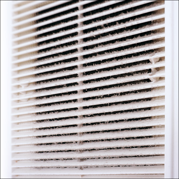https://zonahcp.com/wp-content/uploads/2024/01/Duct-Cleaning-Dirty-Vent-Tile.jpg