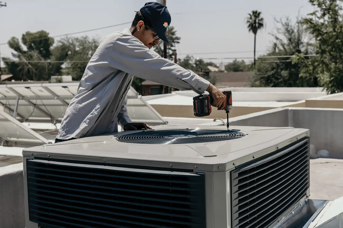 Airzona Worker on the Job Airzona Worker on the Job