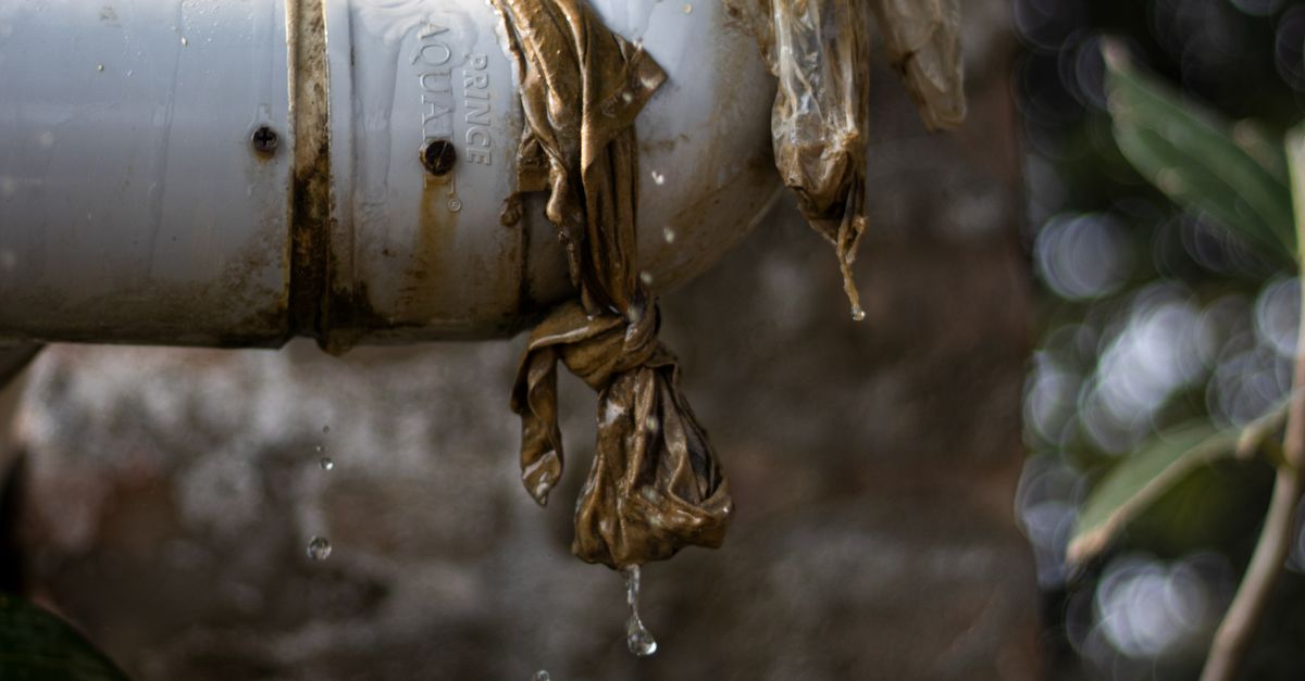 How to Detect and Fix Leaky Pipes in Tucson Homes